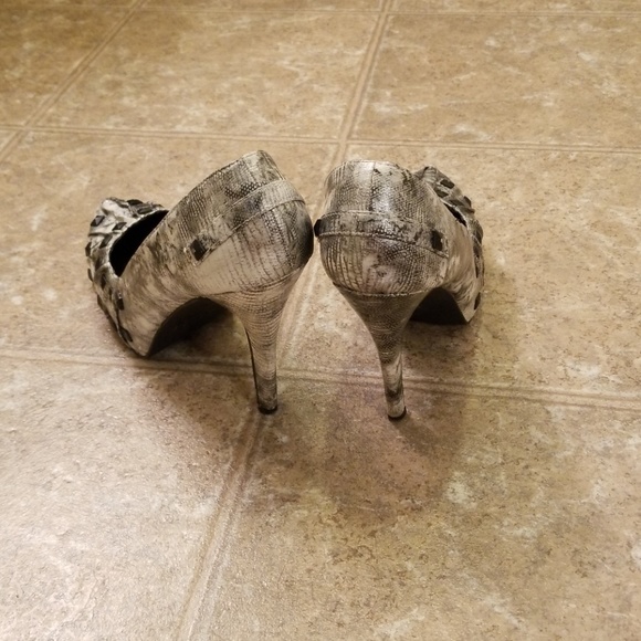 Buckle studded heels - Picture 2 of 8